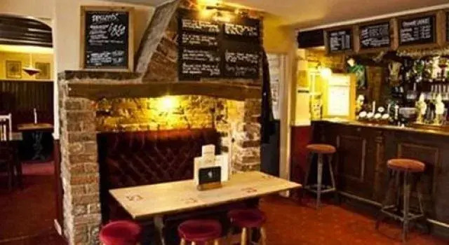 Crossways Inn