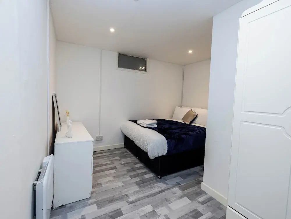 1 Bed-4guests-sofabed-wifi-closetocity-parking