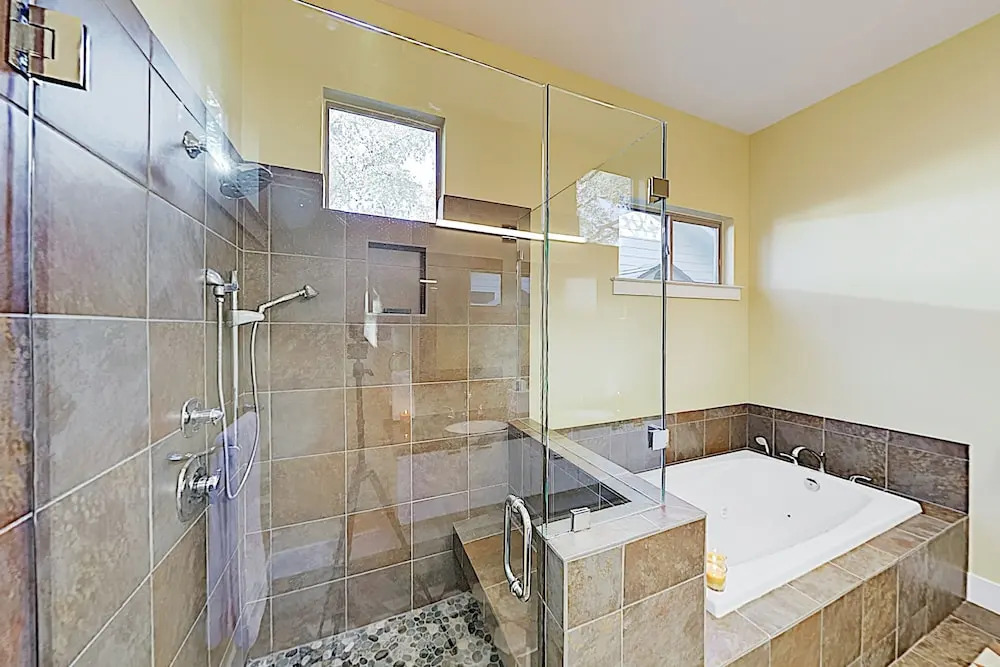 New Listing! Bouldin Creek W/ Rooftop Deck 4 Bedroom Home