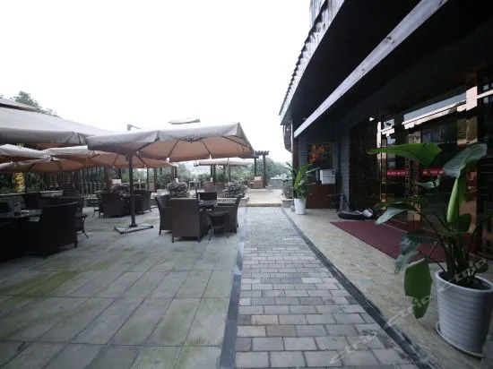 Chengdu Cloud Retreat Hotel(Dufu Thatched Cottage & Qingyang Palace Subway Station)