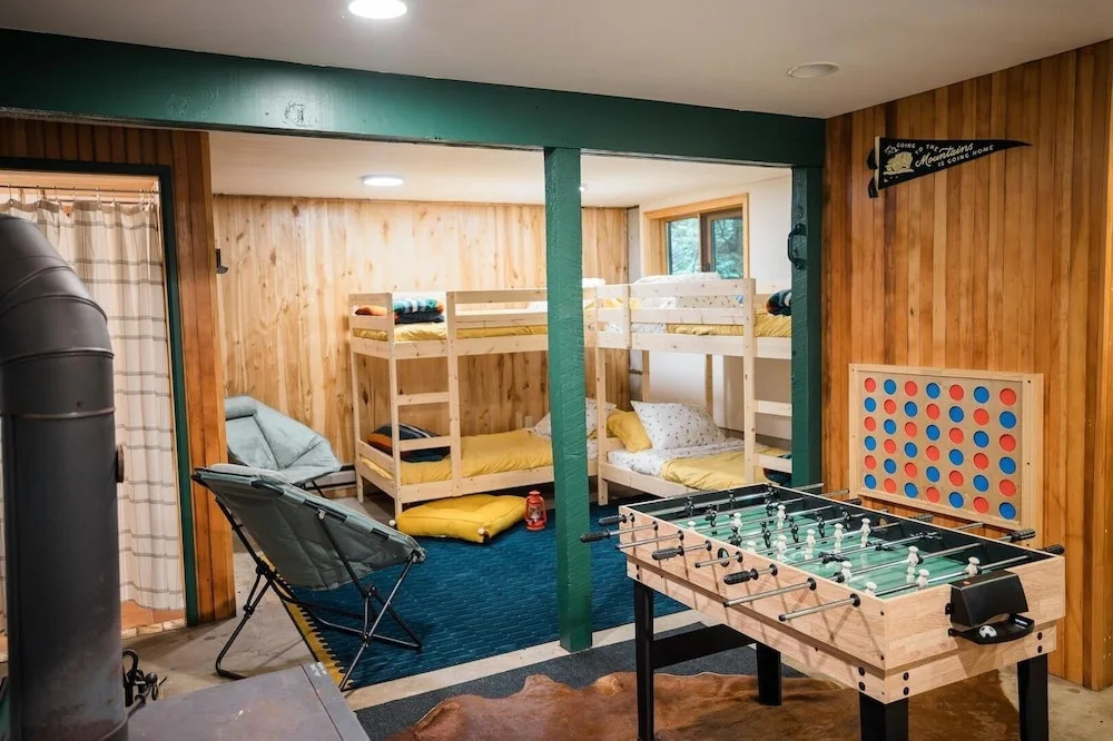 87sl - Starlink - Sauna - Pets Ok - Sleeps 8 2 Bedroom Cabin by RedAwning