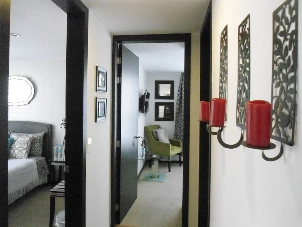 PLAZA FOCH Area - APARTMENTS with Balcony