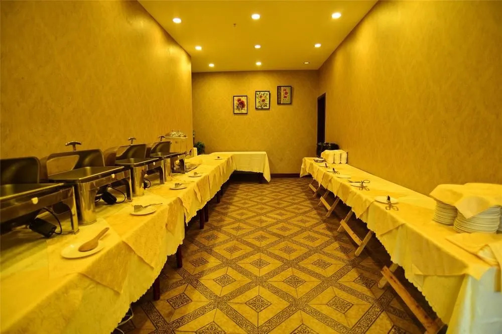 Phoenix Lake Impression Emei Hotel