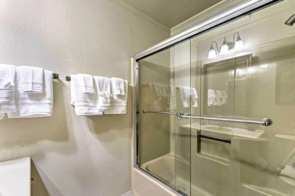 Red River Townhome With Balcony & Mtn Views!