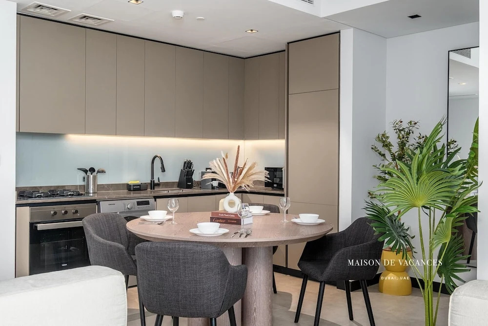 Luxurious 2BR w/ Waterfront and Burj Khalifa View