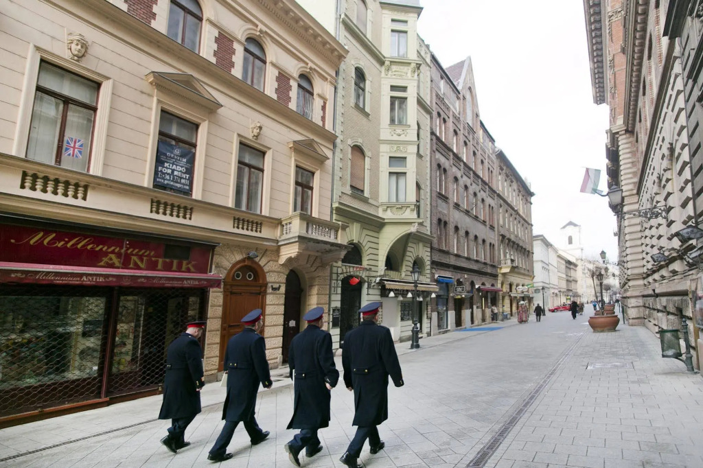 Dandy Deluxe Apartments