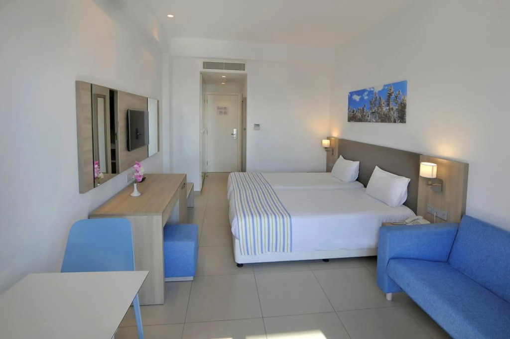 Nissiana Hotel & Bungalows