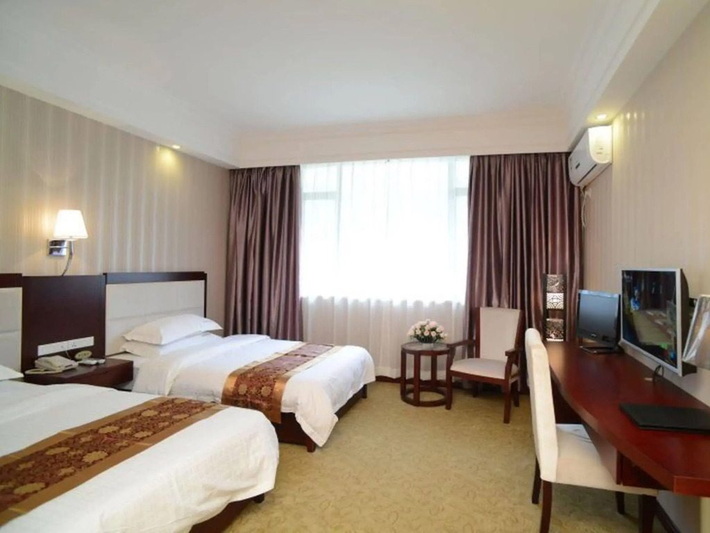 Junlin Hotel (Yangshuo West Street Central Plaza Branch)