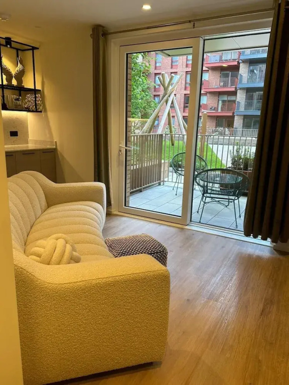 Beehive Suite - City Chic London Apartment