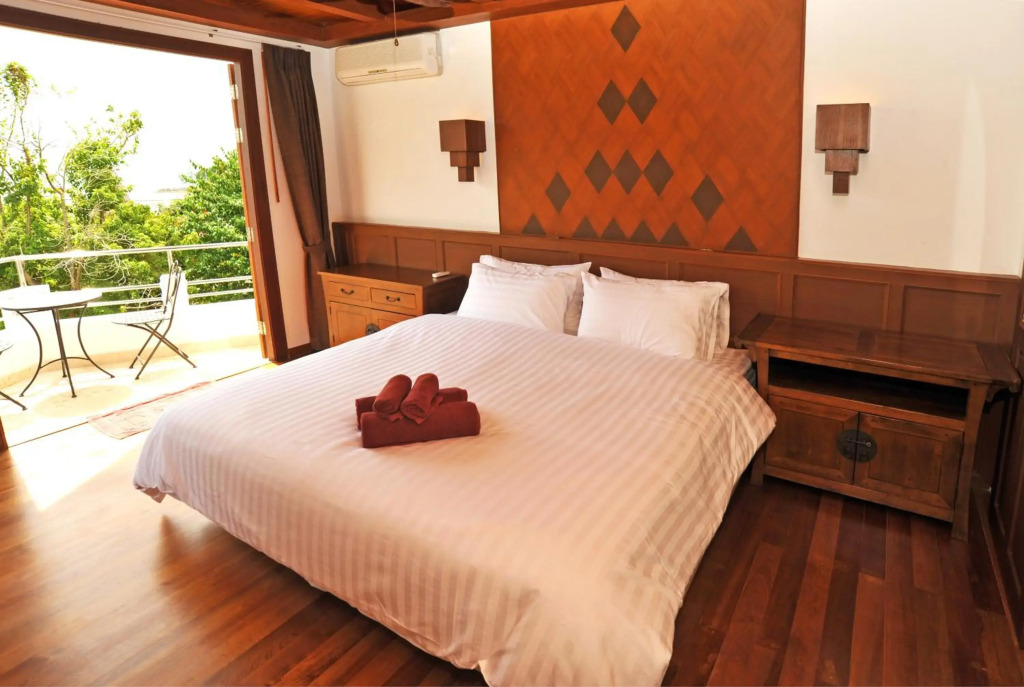 Thai Villa Melitta Bangrak Bohput, Beach, Pool, SeaViews, 6-enSuite, Full Villa, Luxury, AAA Location Koh Samui