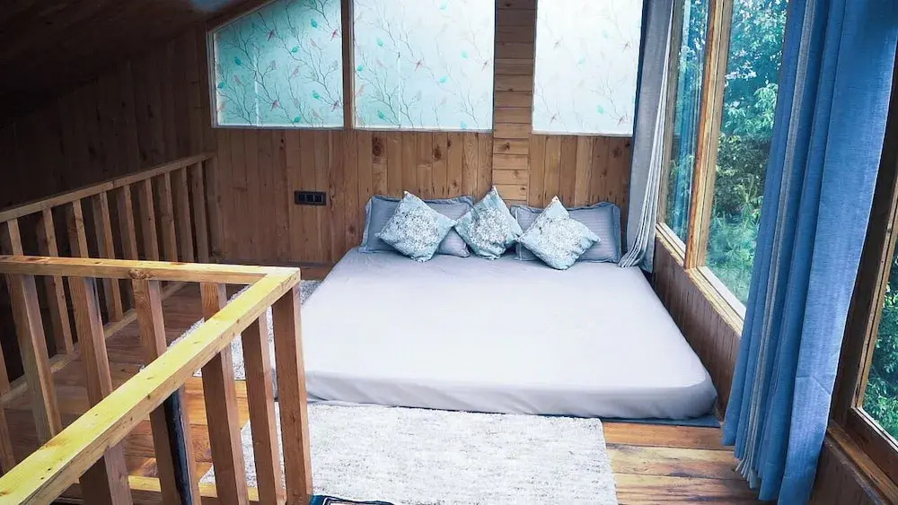 WOW Duplex Treehouse & Cottages