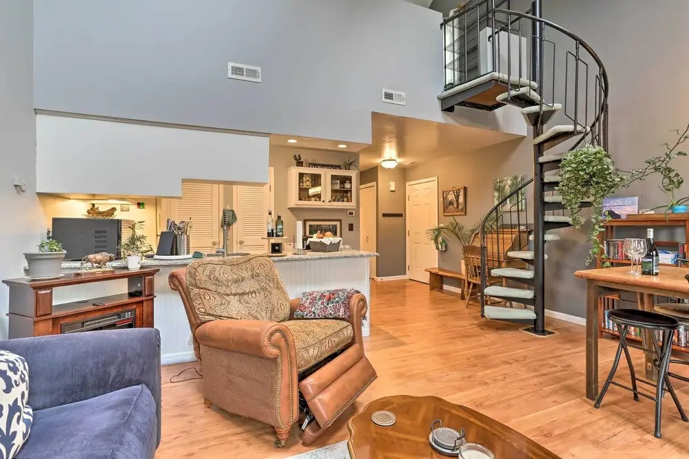 Pet-friendly Townhome w/ Community Hot Tub!