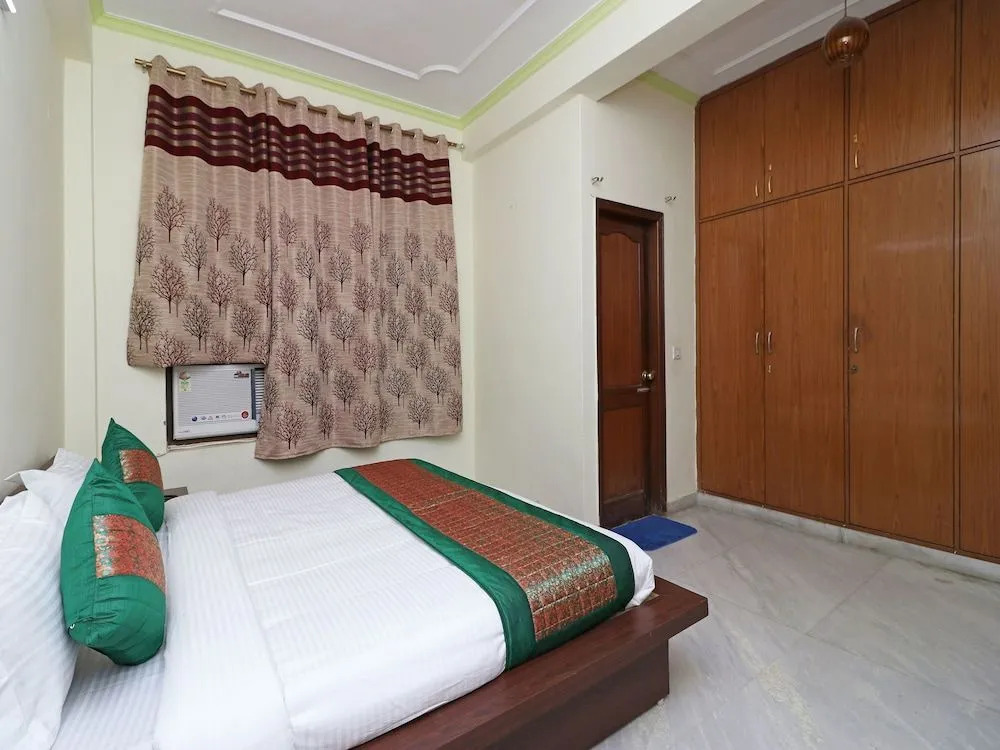 OYO 10071 Go Rooms Sector 45