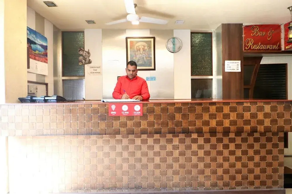 Oyo 30127 Hotel Sabina International