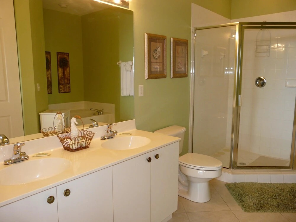 Spacious Condo With sky Views and Steps to South Beach