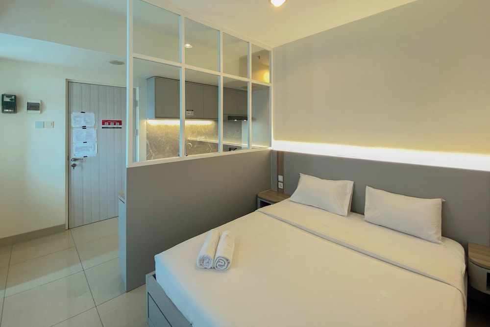 Comfort And Homey Studio Grand Kamala Lagoon Apartment