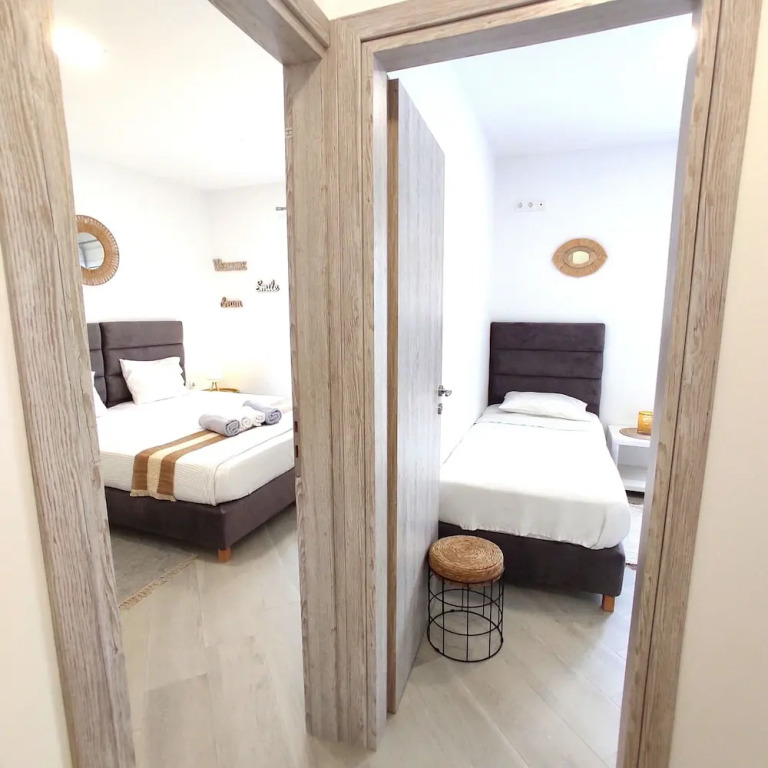 Modern Mykonos 2 Bd Aqua w shared Pool