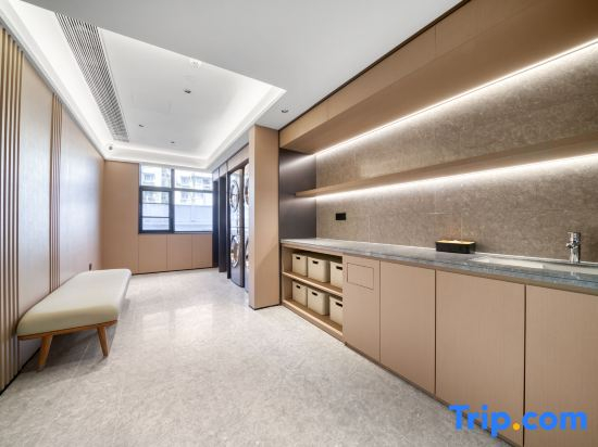 JI Hotel (Ningbo Zhoumeng North Road Subway Station)