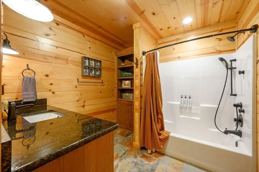 Summer Moon Lodge - For 8ppl