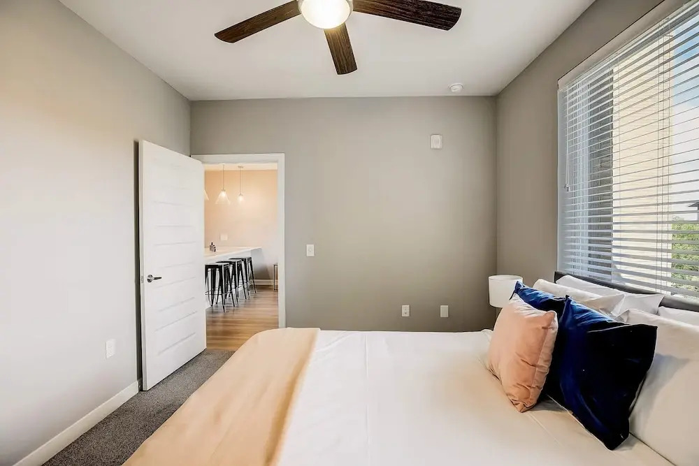FRONTDESK Five Two At Highland Apts Downtown Austin
