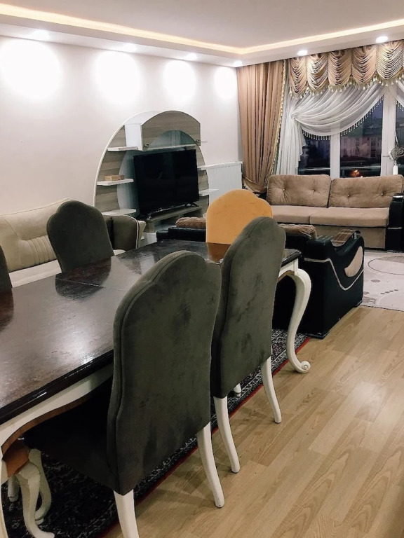 Safe Secure 3 bedroom top floor flat