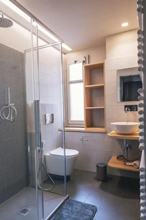 Carola A Tastefully Furnished Apartment Lakefront