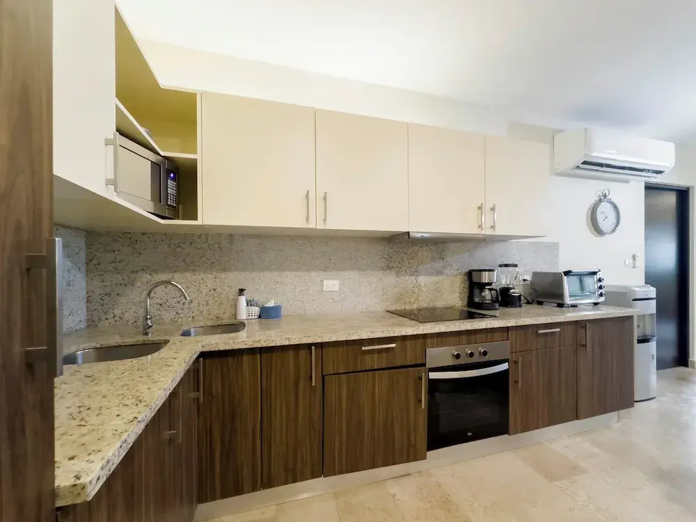 Melittas Stylish 2Bed,2Bath-Condo Near Beach - 6 Guests