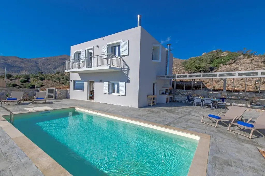 Tranquil sea view villa with private pool, just 2km from the beach