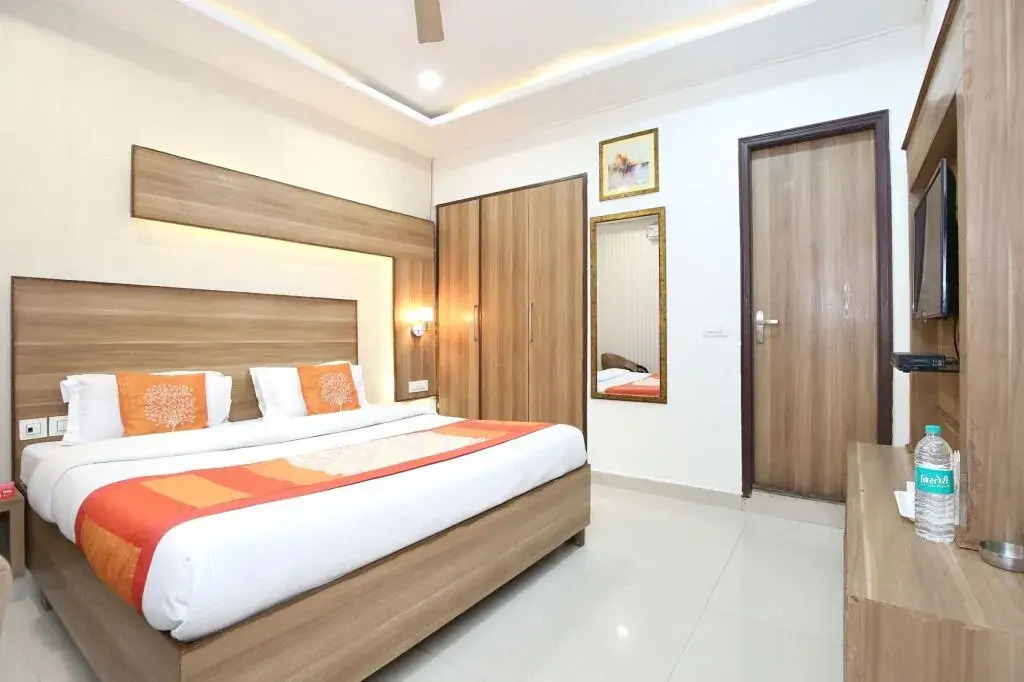 OYO 10940 Hotel Waves