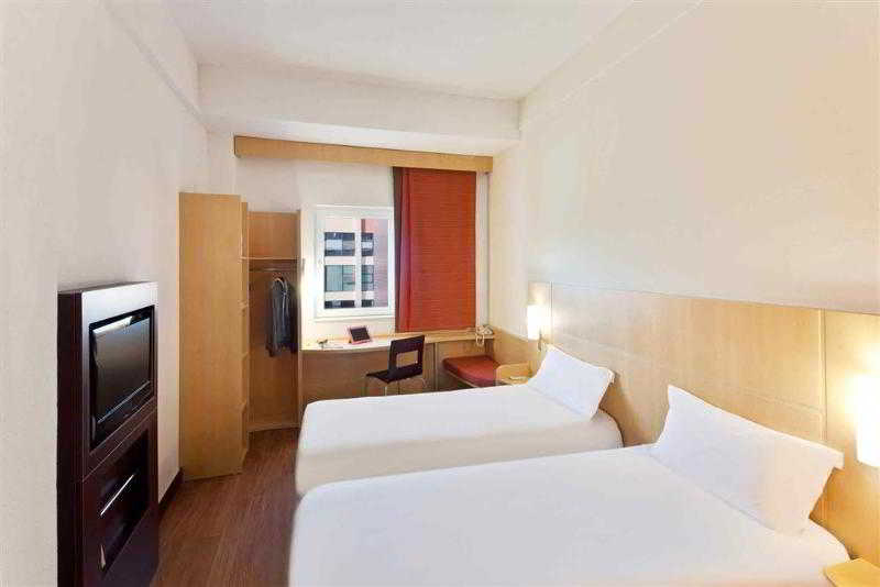 Ibis Ningbo Qianhu