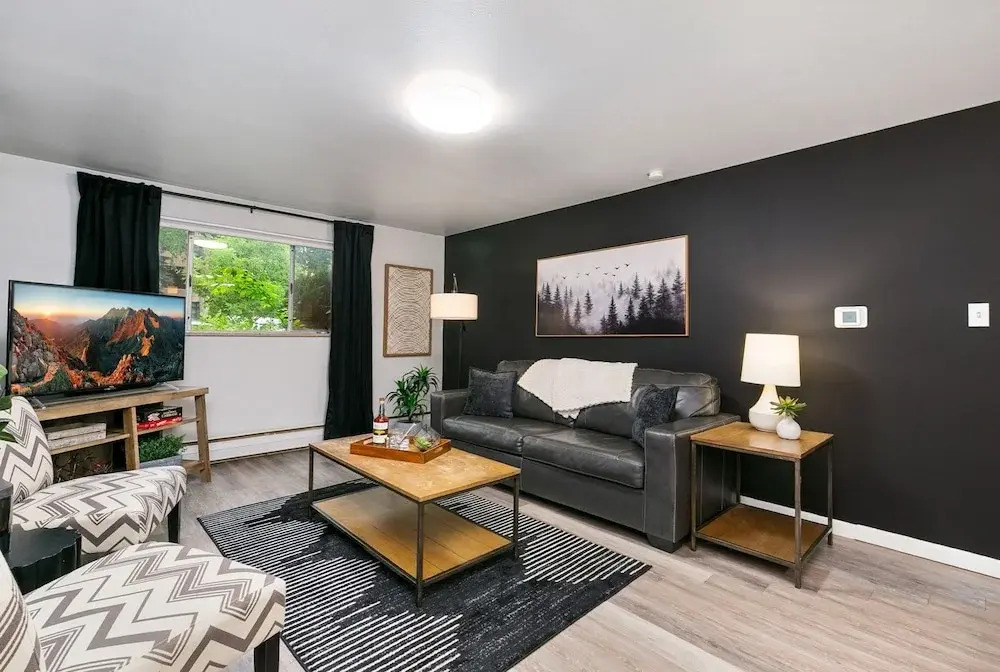 Caviar Suite, Moody Retreat by Old Town Square