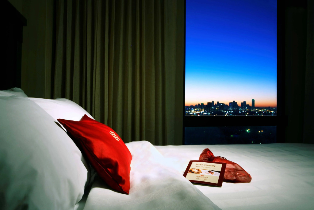 Crowne Plaza Dallas Market Ctr - Love Field, an IHG Hotel
