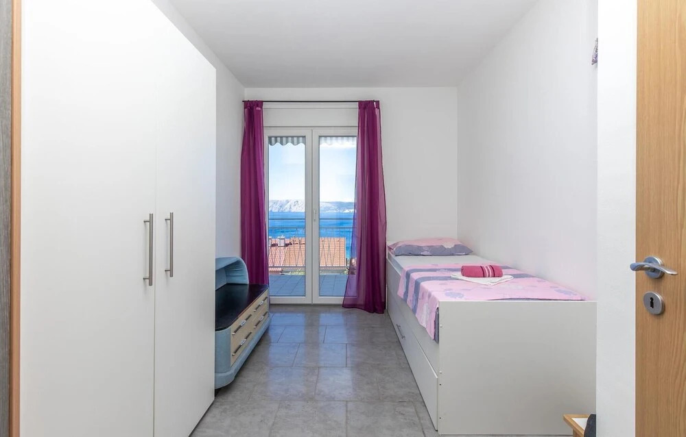 Nice apartment in Novi Vinodolski w/ WiFi and 3 Bedrooms