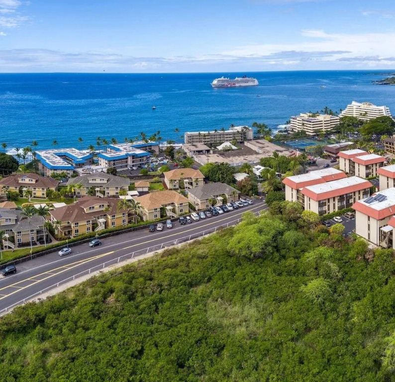 Kona Mansions 225 Top Floor 2 Story Ocean Views