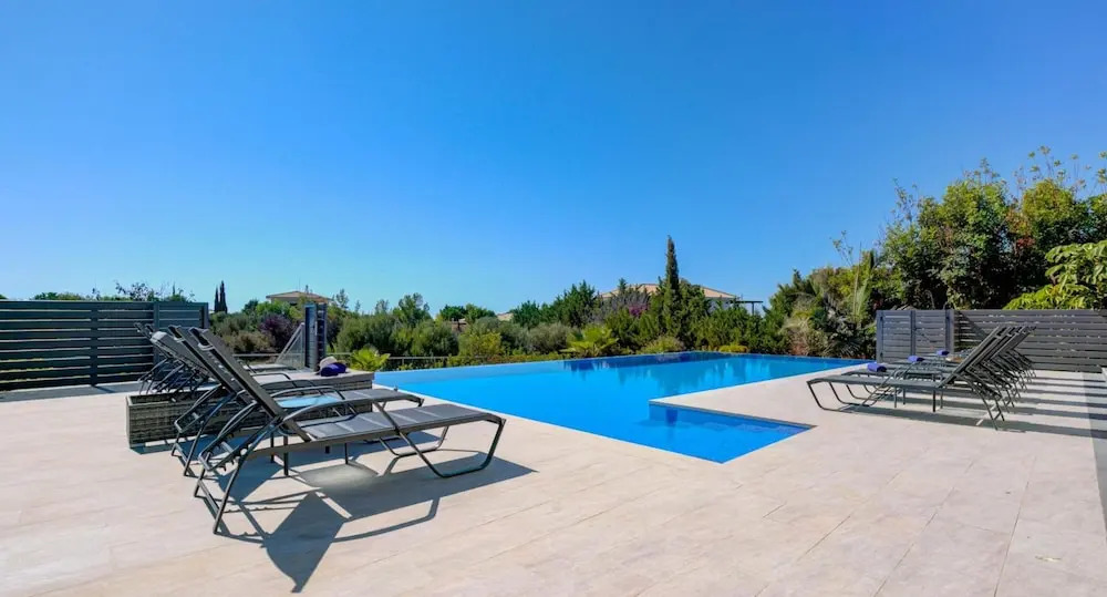Beautiful villa with great outside space - Meo, Aphrodite Hills Resort