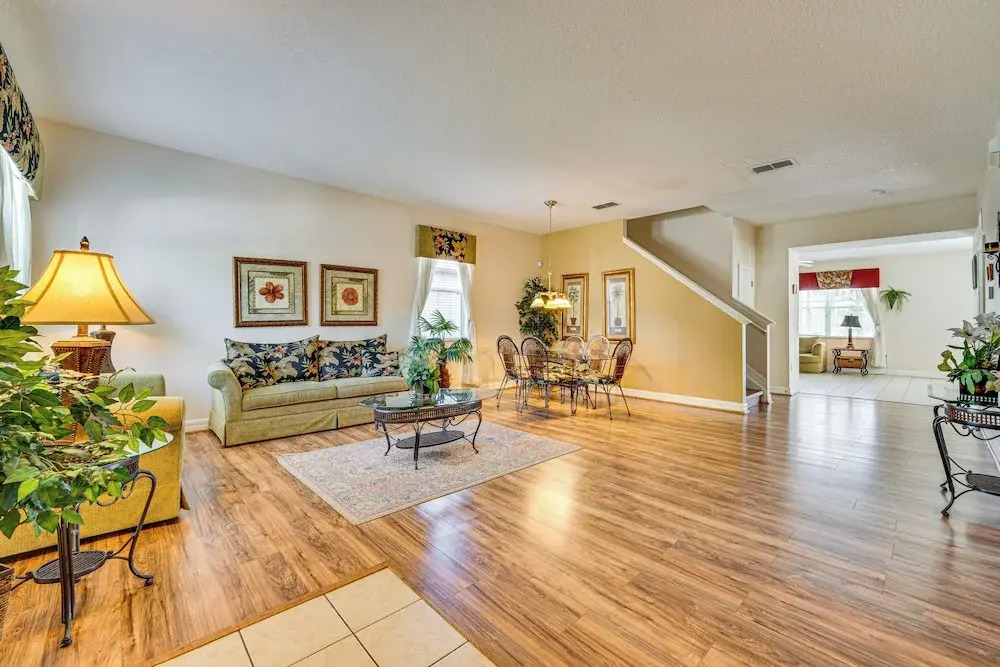 Lanai & Game Room: Vacation Home in Davenport