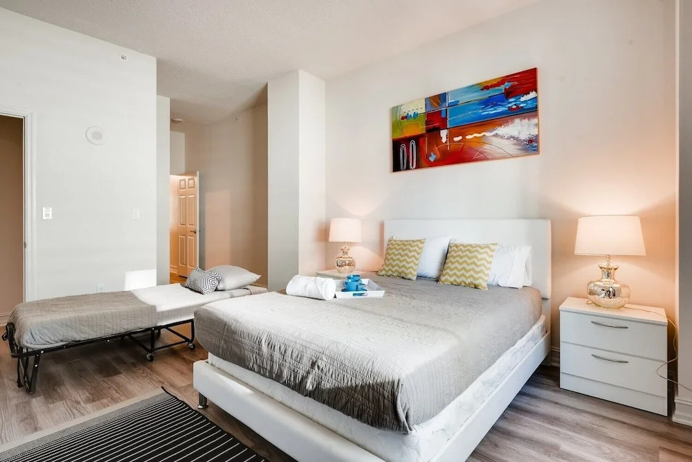 NEW- Fast Wifi - Work Desk - Top Floor - 2BR/2BA Miami! (CD2)
