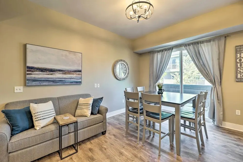 Grand Haven Condo - Walk to Nearby Hot Spots!