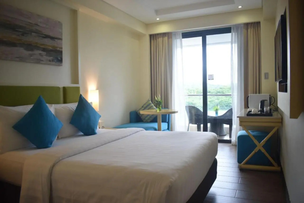 MCollection - Poolside Escape Near Boracays Iconic Keyhole