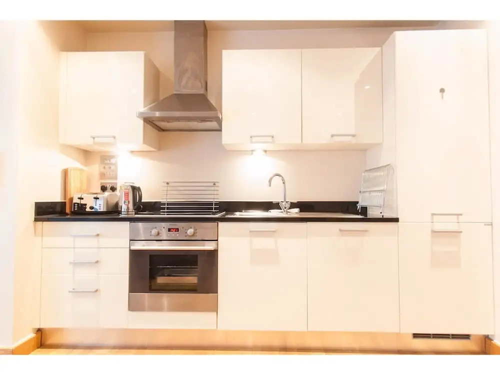 Spacious Riverside Flat for 4 in Stratford