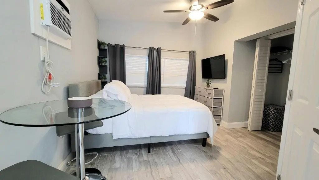 BEACHWAY INN