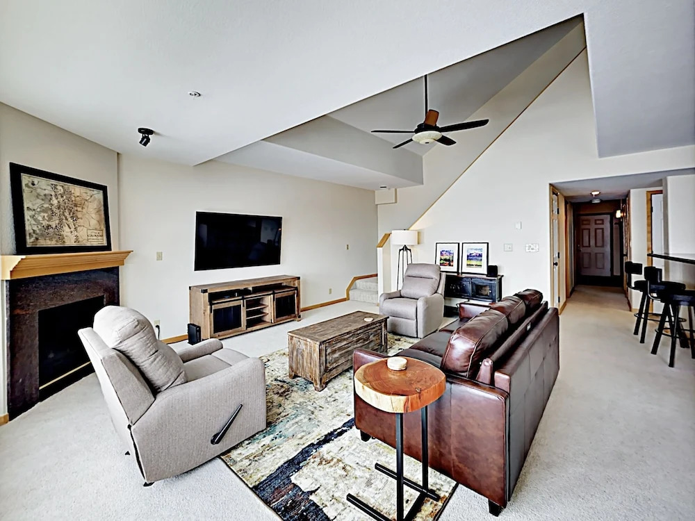 Lakepoint #708 - 3 Br Condo