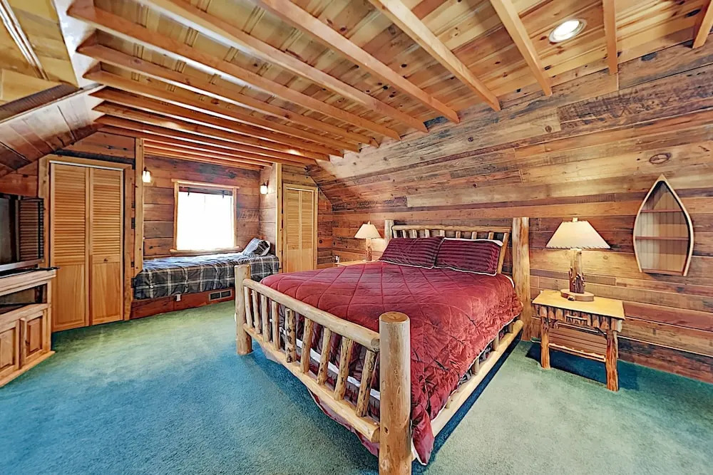 Incredible Lakeside Oasis W/ Private Dock 4 Bedroom Home