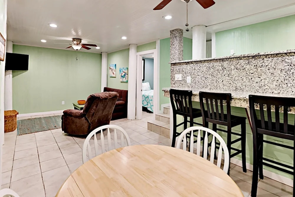 Paradise Hideout - One Bedroom Townhome