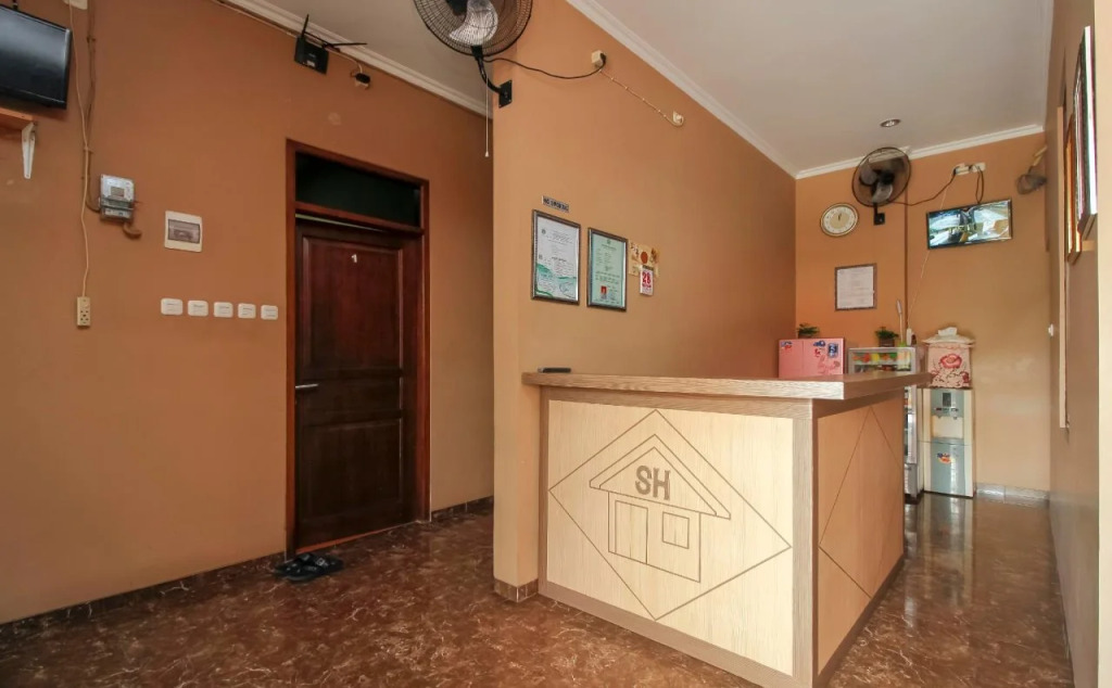 RedDoorz near Manggarai Station 2