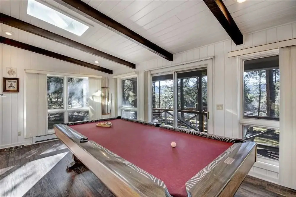 Hill Top Mountain View - Four Bedroom Cabin with Hot Tub
