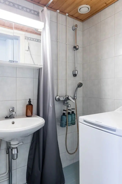 1BR Apartments next to Railway Station, Free Parking, Balcony