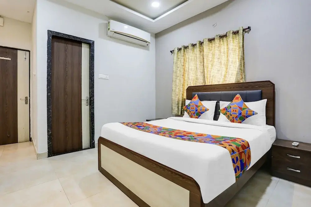 FabHotel Johar Inn