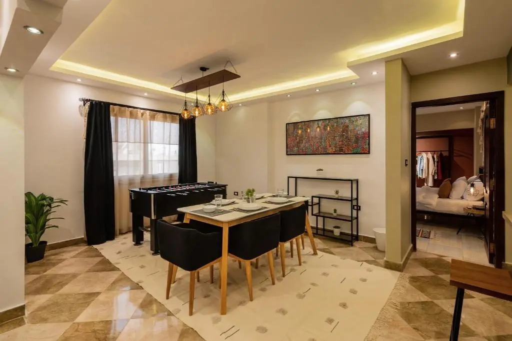 Xuru Stays I Play Foosball & Do Yoga - 1 BR Apt. 5 Min To Airport