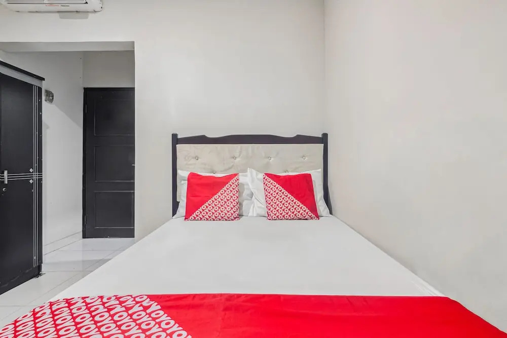 OYO 93500 Rizki Residence TOS Syariah Near PT Bank KB Bukopin Tbk